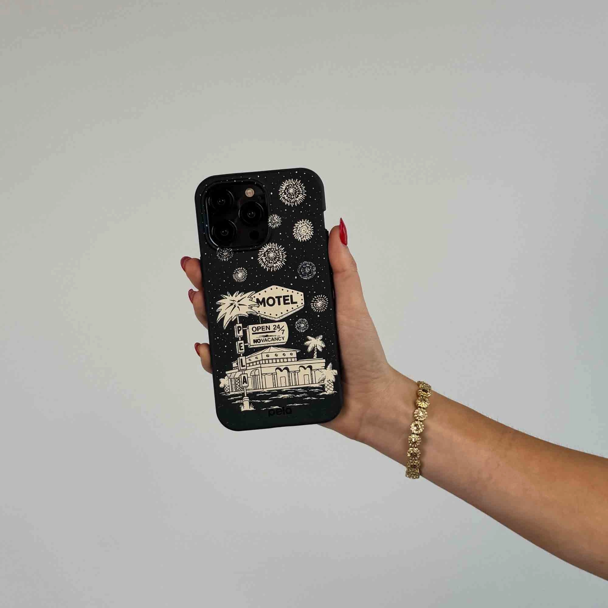 Slim Texture Black Motel Pela iPhone 17 Pro Max Case