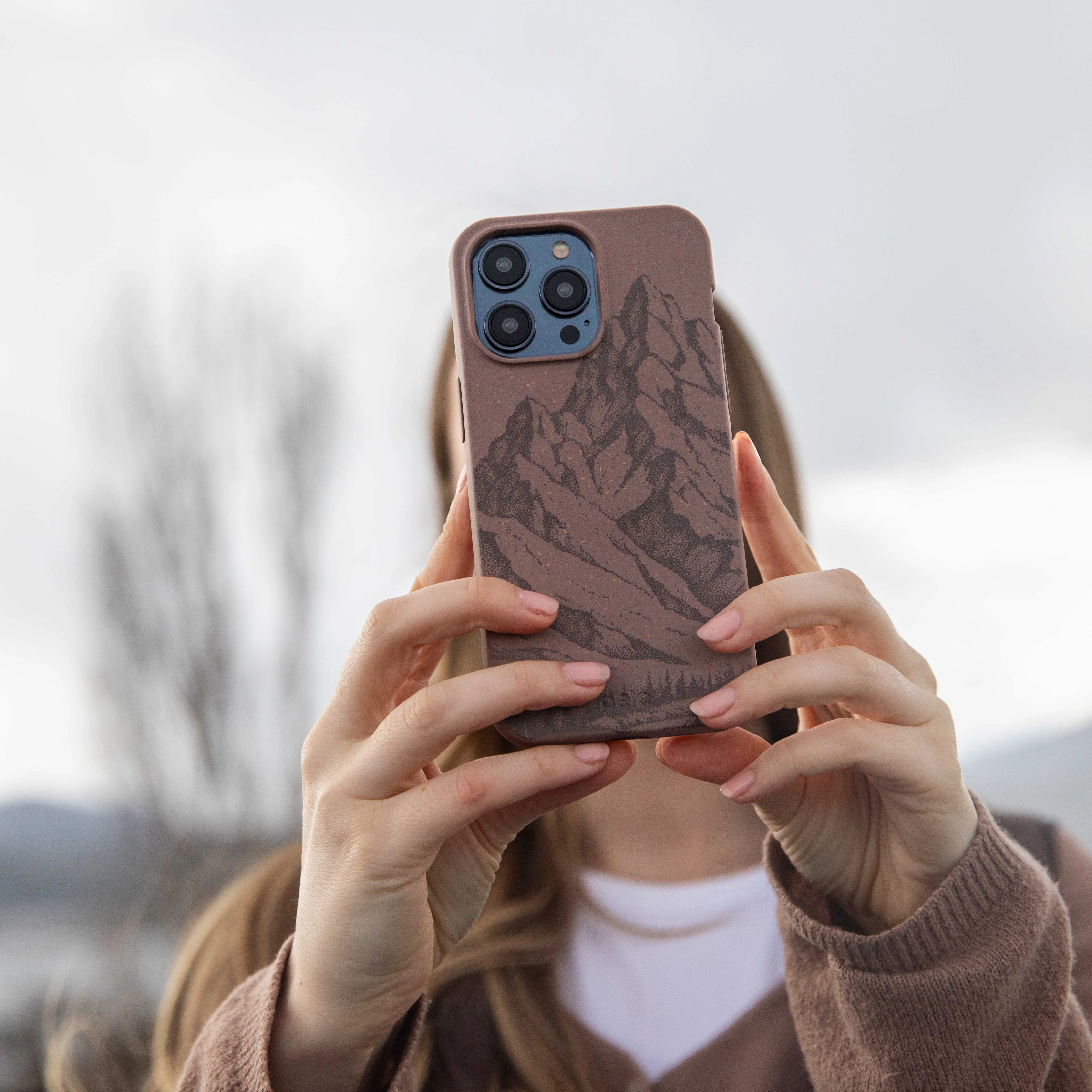 Fashion Edge Shock Surface Chocolate Brown Silent Summit iPhone 17 Pro Max Case