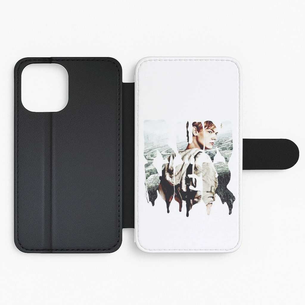 Elegant Accent Polished Edge Runner - Newt - Maze Flip Wallet Phone Case